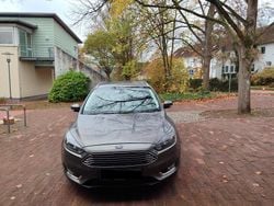 Grau Gebraucht 2015 Ford Focus Kombi | 11.000 € (Etwas zu teuer)