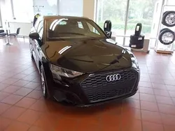Schwarz brillantschwarz Gebraucht 2024 Audi A3 Sportback Limousine | 27.750 € (Superpreis)