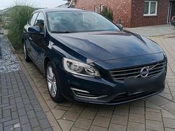 Blau Gebraucht 2014 Volvo V60 Summum Kombi | 6.700 € (Fairer Preis)