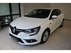 Weiß Gebraucht 2017 Renault Mégane IV Play Limousine | 10.450 € (Fairer Preis)