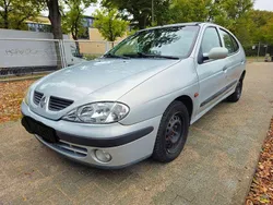 Silber Gebraucht 2002 Renault Mégane II Limousine | 1.490 € (Fairer Preis)