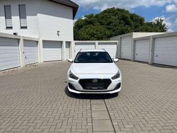 Polar white / sol Gebraucht 2019 Hyundai i30 Kombi | 10.990 €
