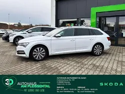 Moonweiss metallic Gebraucht 2022 Skoda Superb Style Kombi | 29.770 € (Teuer)