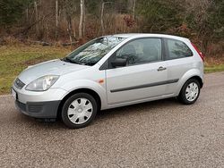 Grau Gebraucht 2006 Ford Fiesta Coupé | 1.850 € (Etwas zu teuer)