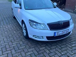 Weiß Gebraucht 2011 Skoda Octavia Sport Kombi | 3.300 € (Guter Preis)