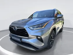 Moondustblau metallic Gebraucht 2020 Toyota Highlander Basis SUV | 53.990 € (Teuer)