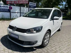 Weiß Gebraucht 2011 VW Touran Comfortline Van / Kleinbus | 4.299 € (Superpreis)