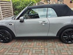 Grau Gebraucht 2017 Mini Cooper Kleinwagen | 13.900 € (Fairer Preis)