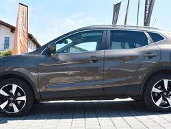Braun Gebraucht 2017 Nissan Qashqai N-Connecta SUV | 8.900 € (Guter Preis)
