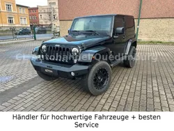 Schwarz Gebraucht 2015 Jeep Wrangler Unlimited Sahara SUV | 43.910 €