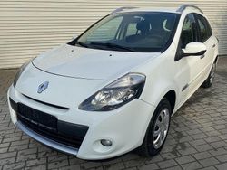 Weiß Gebraucht 2010 Renault Clio II Dynamique Limousine | 1.990 € (Fairer Preis)