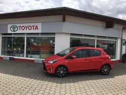 Rot Gebraucht 2018 Toyota Yaris Hybrid Team Kleinwagen | 14.990 € (Fairer Preis)