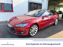 Rot Gebraucht 2014 Tesla Model S Limousine | 21.999 € (Etwas zu teuer)