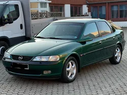 Grün Gebraucht 1997 Opel Vectra Limousine | 2.750 € (Etwas zu teuer)