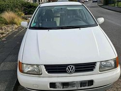 Weiß Gebraucht 1997 VW Polo Kleinwagen | 800 €