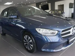 Blau Gebraucht 2020 Mercedes B180 Van / Kleinbus | 18.980 € (Fairer Preis)