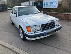 Weiß Gebraucht 1990 Mercedes E300 Limousine | 6.200 €