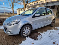 Silber Gebraucht 2009 Renault Clio II Dynamique Limousine | 2.990 € (Fairer Preis)