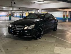 Schwarz Gebraucht 2010 Mercedes E200 Coupé | 8.900 € (Fairer Preis)