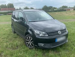 Schwarz Gebraucht 2011 VW Touran Van / Kleinbus | 7.500 € (Etwas zu teuer)