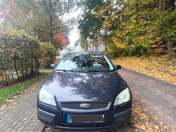 Blau Gebraucht 2006 Ford Focus Kleinwagen | 700 € (Fairer Preis)