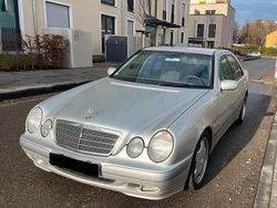 Silber Gebraucht 2001 Mercedes E200 Limousine | 2.900 € (Superpreis)