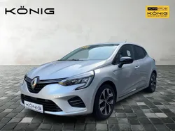 Grau Gebraucht 2023 Renault Clio V Evolution Limousine | 17.999 € (Teuer)