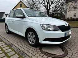 Weiß Gebraucht 2015 Skoda Fabia Kleinwagen | 4.999 € (Fairer Preis)