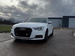 Weiß Gebraucht 2016 Audi A3 Ambiente Limousine | 15.000 € (Guter Preis)