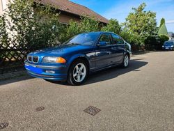 Blau Gebraucht 1999 BMW 323 Limousine | 4.000 € (Teuer)