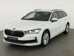 Kristall weiß Neu 2025 Skoda Superb Selection Kombi | 45.445 € (Fairer Preis)