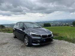 Grau Gebraucht 2020 BMW 220 Gran Tourer M Sport Van / Kleinbus | 23.500 € (Guter Preis)