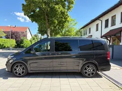 Grau Gebraucht 2020 Mercedes V300 AMG line Van / Kleinbus | 51.980 € (Fairer Preis)