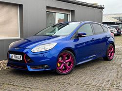 Blau Gebraucht 2012 Ford Focus ST Limousine | 8.499 € (Fairer Preis)