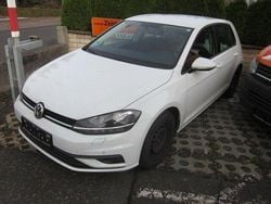 Weiß Gebraucht 2019 VW Golf VII Trendline Limousine | 9.800 € (Guter Preis)