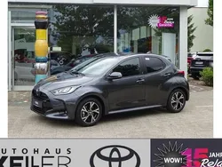 Grau Gebraucht 2024 Toyota Yaris Hybrid Team Limousine | 24.960 € (Fairer Preis)
