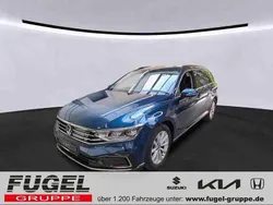 Aquamarinblau metallic Gebraucht 2022 VW Passat GTE Kombi | 25.899 € (Guter Preis)