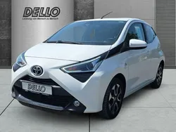 Super white 2 Gebraucht 2021 Toyota Aygo Play Kleinwagen | 9.990 € (Guter Preis)