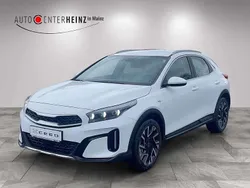 Deluxeweiß metallic Gebraucht 2024 Kia XCeed Comfort SUV | 28.900 € (Fairer Preis)