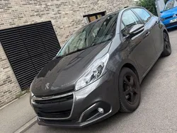 Grau Gebraucht 2019 Peugeot 208 Signature Sky Kleinwagen | 6.650 € (Fairer Preis)