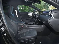 Schwarz / kosmosschwarz Gebraucht 2025 Mercedes CLA200 Shooting Brake AMG line Kombi | 44.900 €