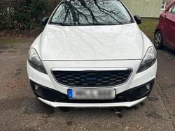 Weiß Gebraucht 2013 Volvo V40 CC Kombi | 7.200 €