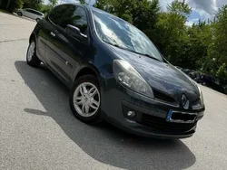 Grau Gebraucht 2005 Renault Clio II Dynamique Limousine | 2.500 € (Fairer Preis)