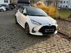 Weiß Gebraucht 2021 Toyota Yaris Hybrid Style Kleinwagen | 19.390 € (Fairer Preis)