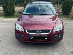 Rot Gebraucht 2005 Ford Focus Limousine | 700 € (Superpreis)