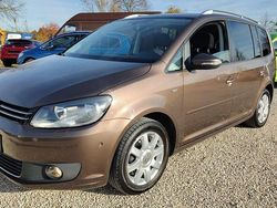 Braun Gebraucht 2013 VW Touran Life Van / Kleinbus | 10.900 € (Fairer Preis)