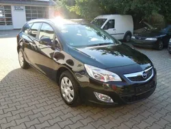 Schwarz metallic Gebraucht 2011 Opel Astra Design Edition Kombi | 14.900 €