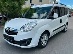 Weiß Gebraucht 2015 Opel Combo Edition Van / Kleinbus | 9.999 € (Etwas zu teuer)