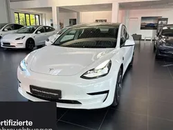 Weiß Gebraucht 2021 Tesla Model 3 RWD Limousine | 27.300 € (Fairer Preis)