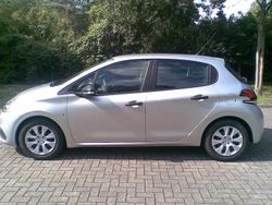 Silber Gebraucht 2017 Peugeot 208 Access Kleinwagen | 6.500 € (Guter Preis)